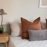 Upscale 3Br Apt