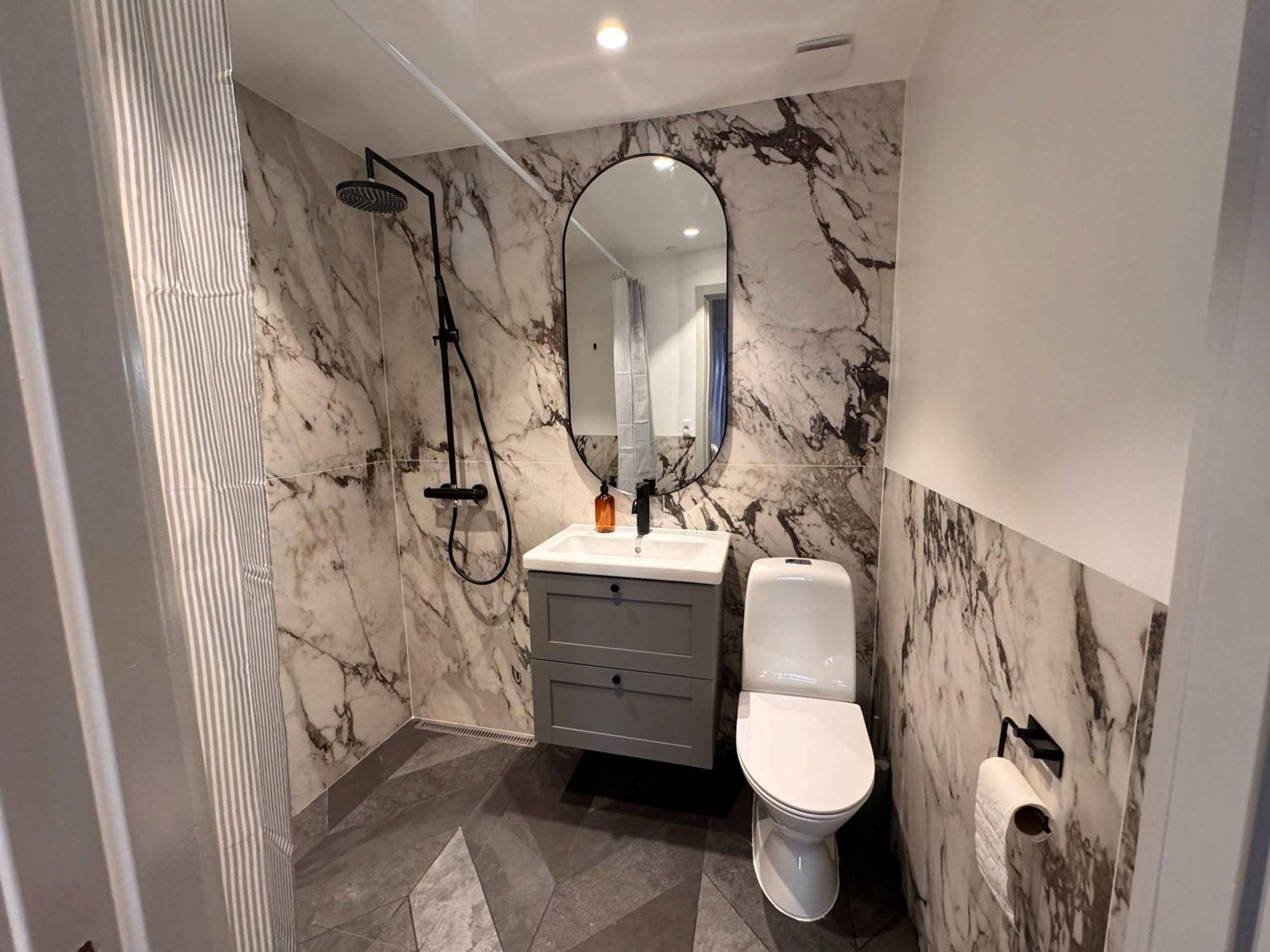 Upscale 3br Apartment *